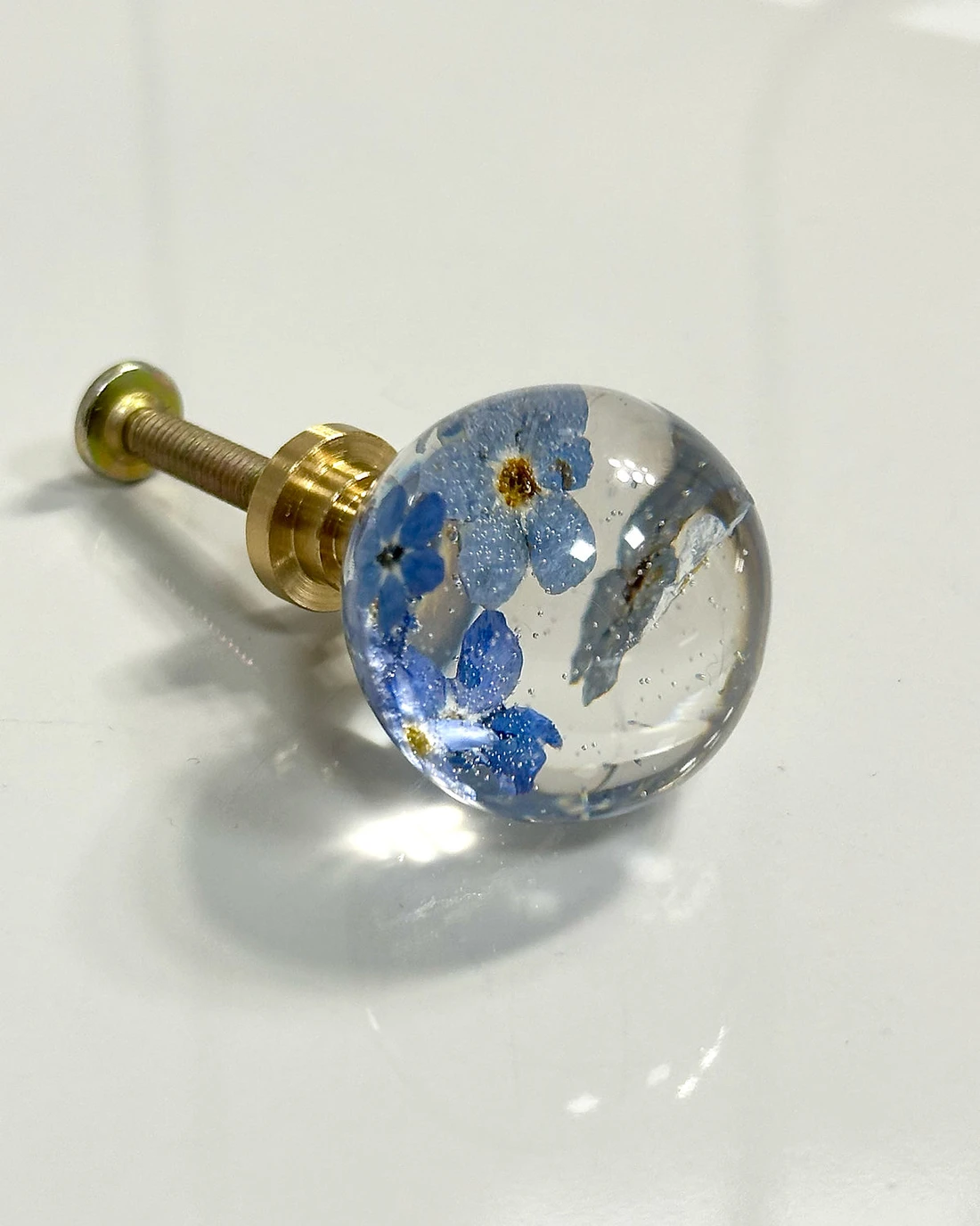 Gałka meblowa Niezapominajka (Myosotis) · cała gałka ze śrubą